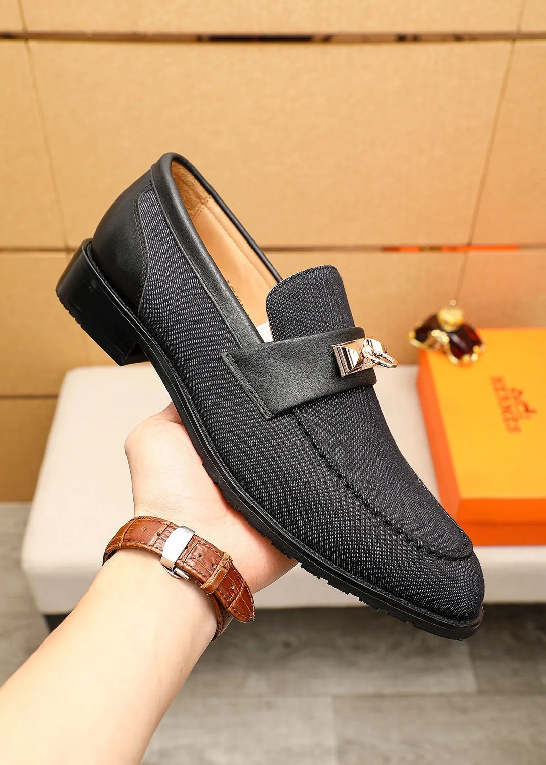 Men's shoes 💰442💐 Product trademark: HERMES "Hermès" casual leather shoes Regular size: 38-44 (45.46.47🉑️customized) Product materials: Selected imported fabric upper + classic hardware buckle, imported water-dyed 🐂 cowhide lining. Strong three-dimensional visual effect, combined outsole Color: 3⃣️colors available